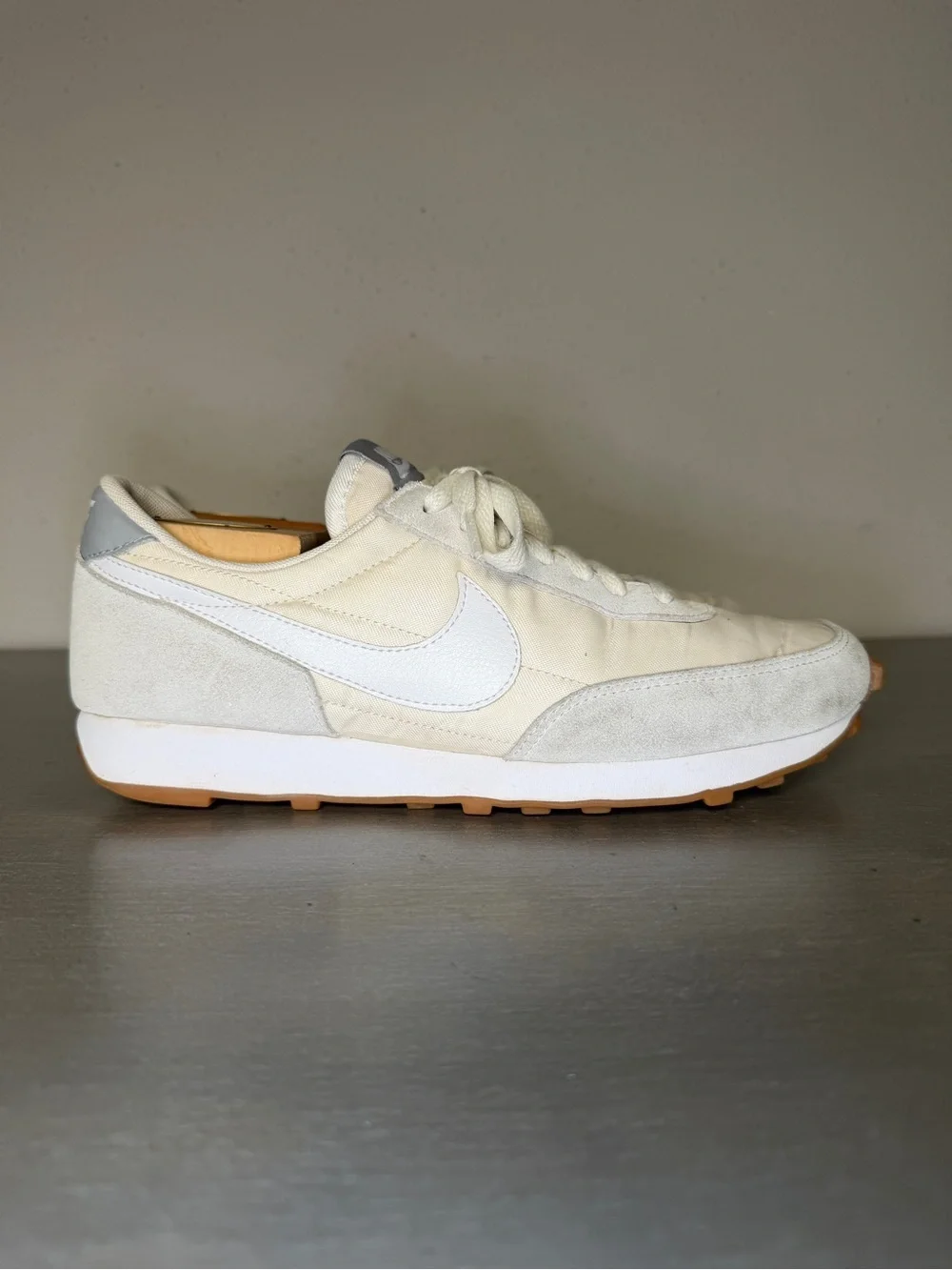 Nike Daybreak Pale Ivory Gray Womens Size 9 Walking Running Shoes Sneakers